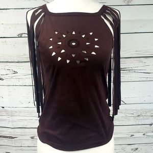 Unique Top it's child's M but is more adult XS!